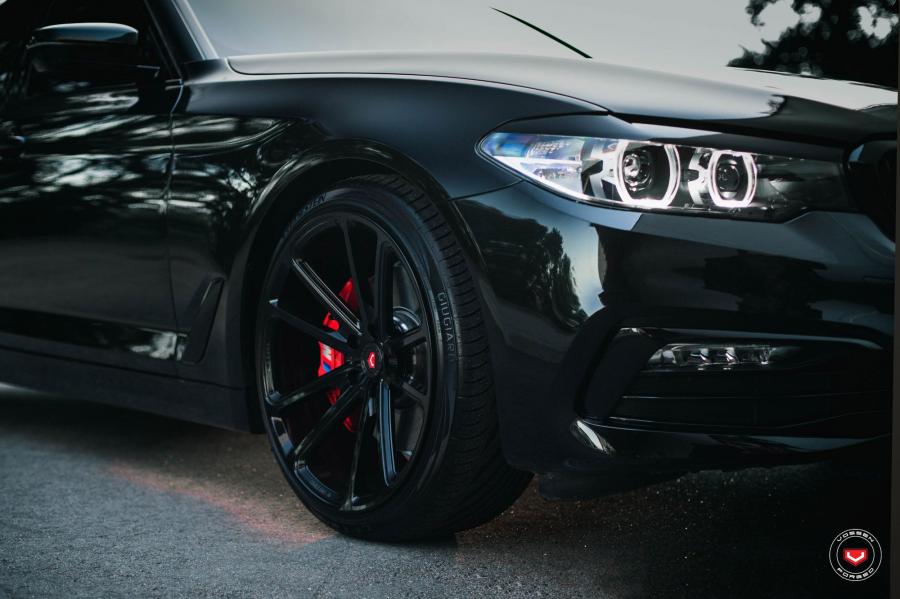 Детали экстерьера BMW 5-Series on Vossen Wheels (CG-203) 2017 года  (фото 16 из 20)